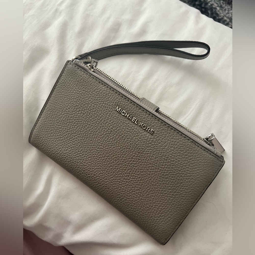 Michael Kors leather wristlet